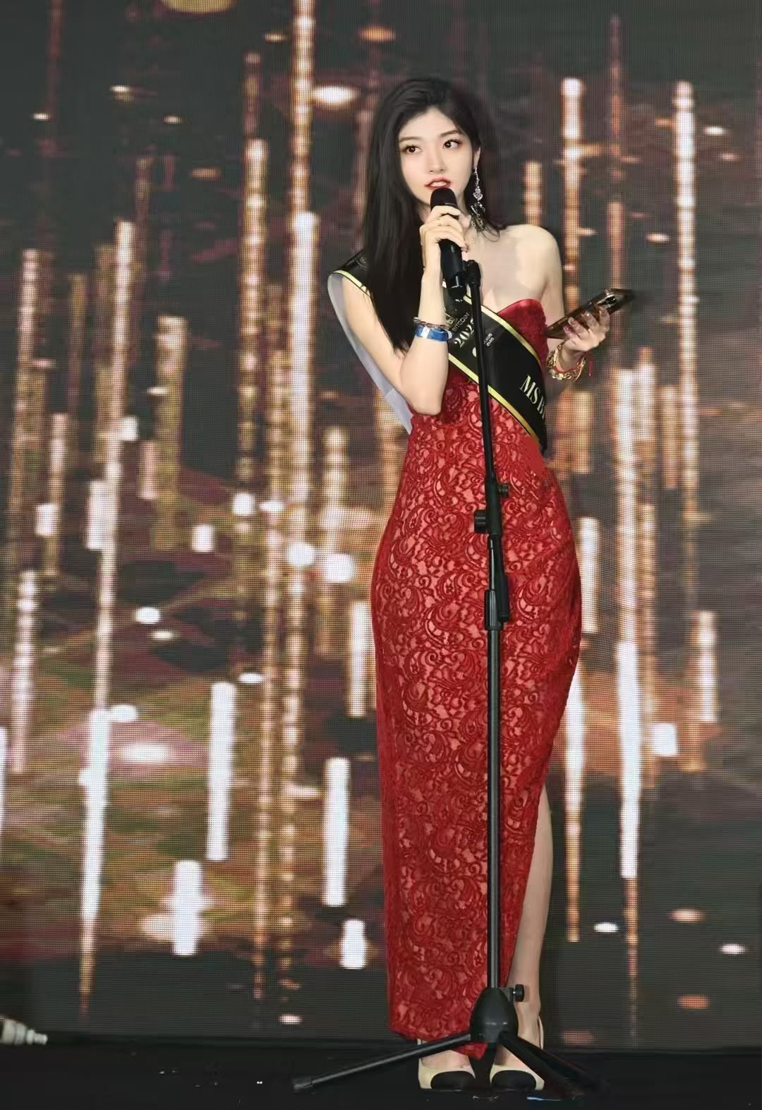 比特币小姐舞台演讲瞬间